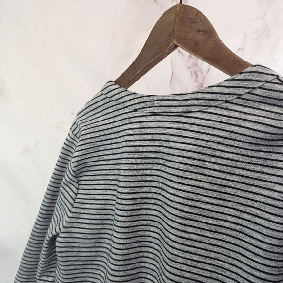 Duluth Shirt Womens Medium Gray Striped Ponte Pro Tunic Pullover V Neck - Picture 7 of 13